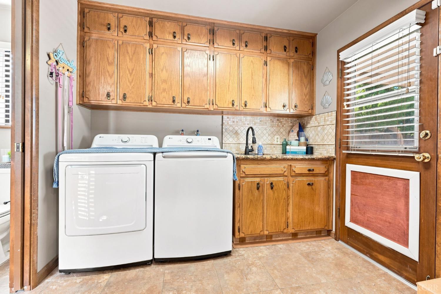 124 W Sherwood St, Hanford, CA 9330