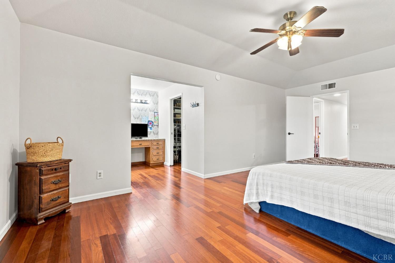 124 W Sherwood St, Hanford, CA 9330