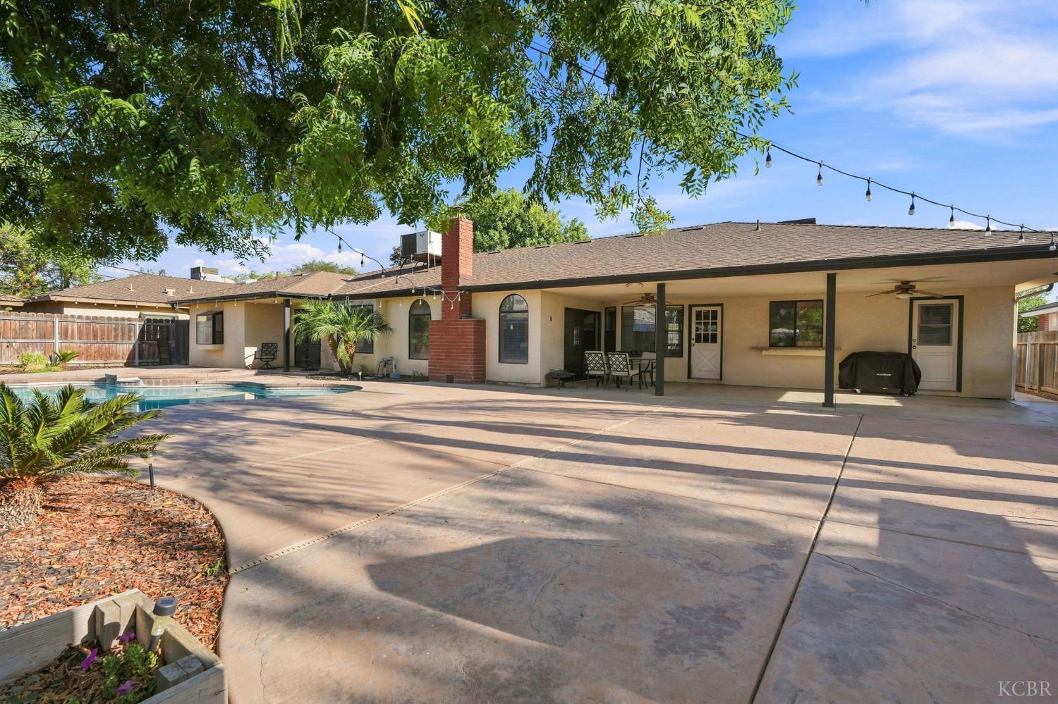 124 W Sherwood St, Hanford, CA 9330