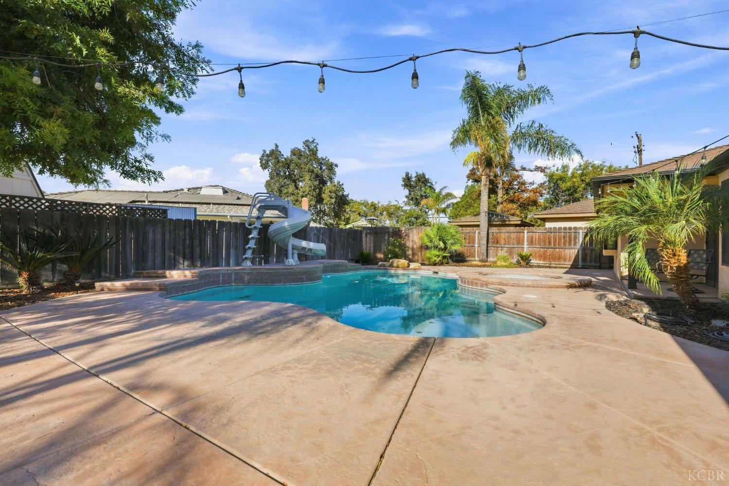 124 W Sherwood St, Hanford, CA 9330