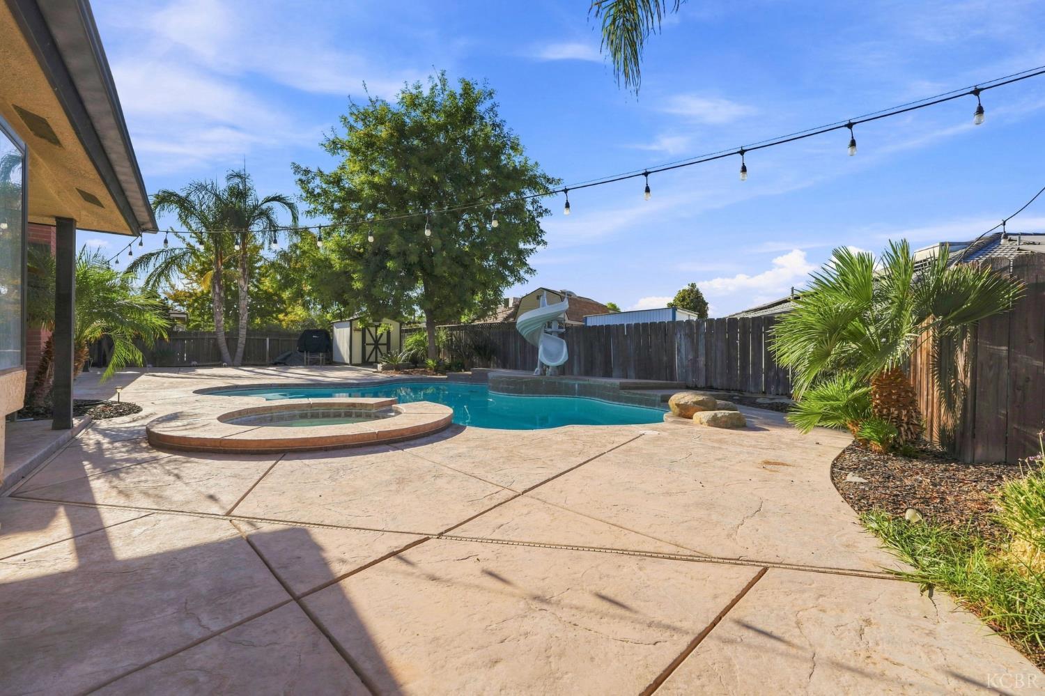 124 W Sherwood St, Hanford, CA 9330