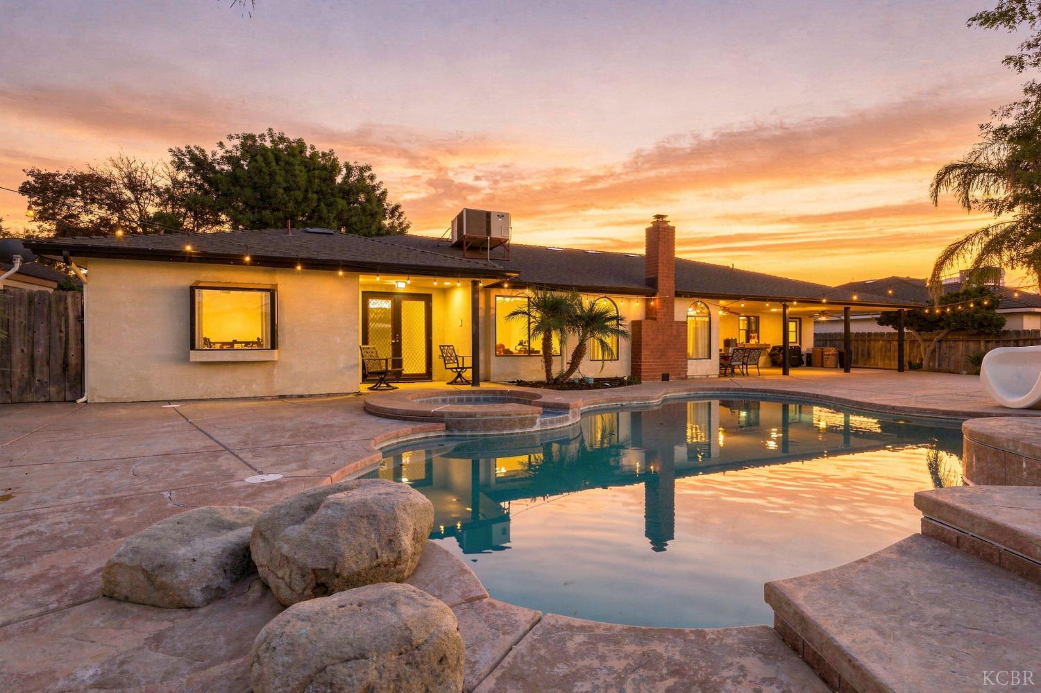 124 W Sherwood St, Hanford, CA 9330