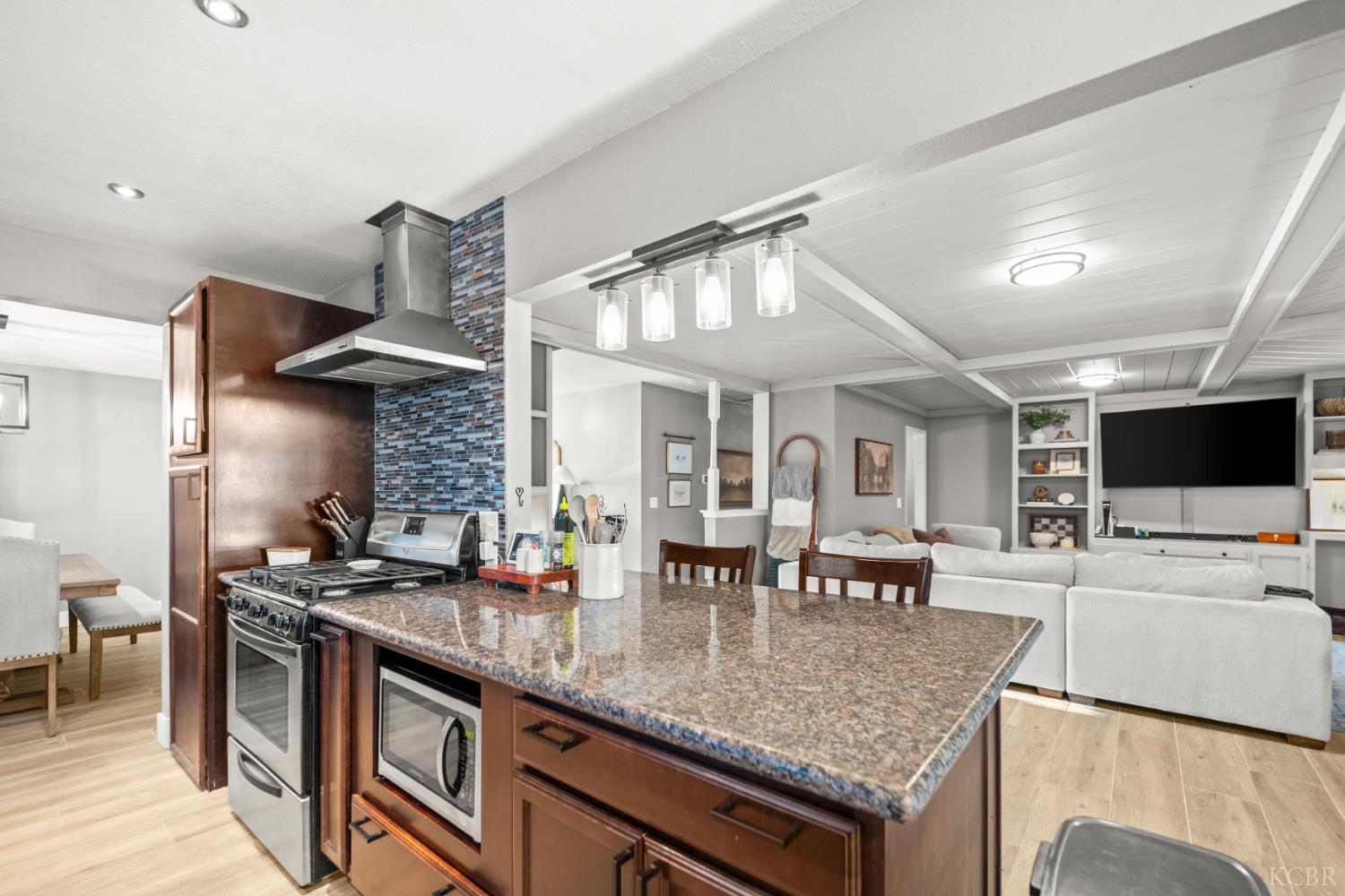 1370 Ashland Dr, Lemoore, CA 93245