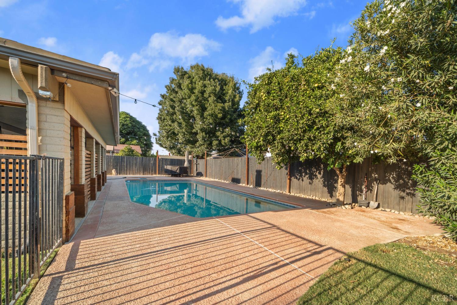 1370 Ashland Dr, Lemoore, CA 93245