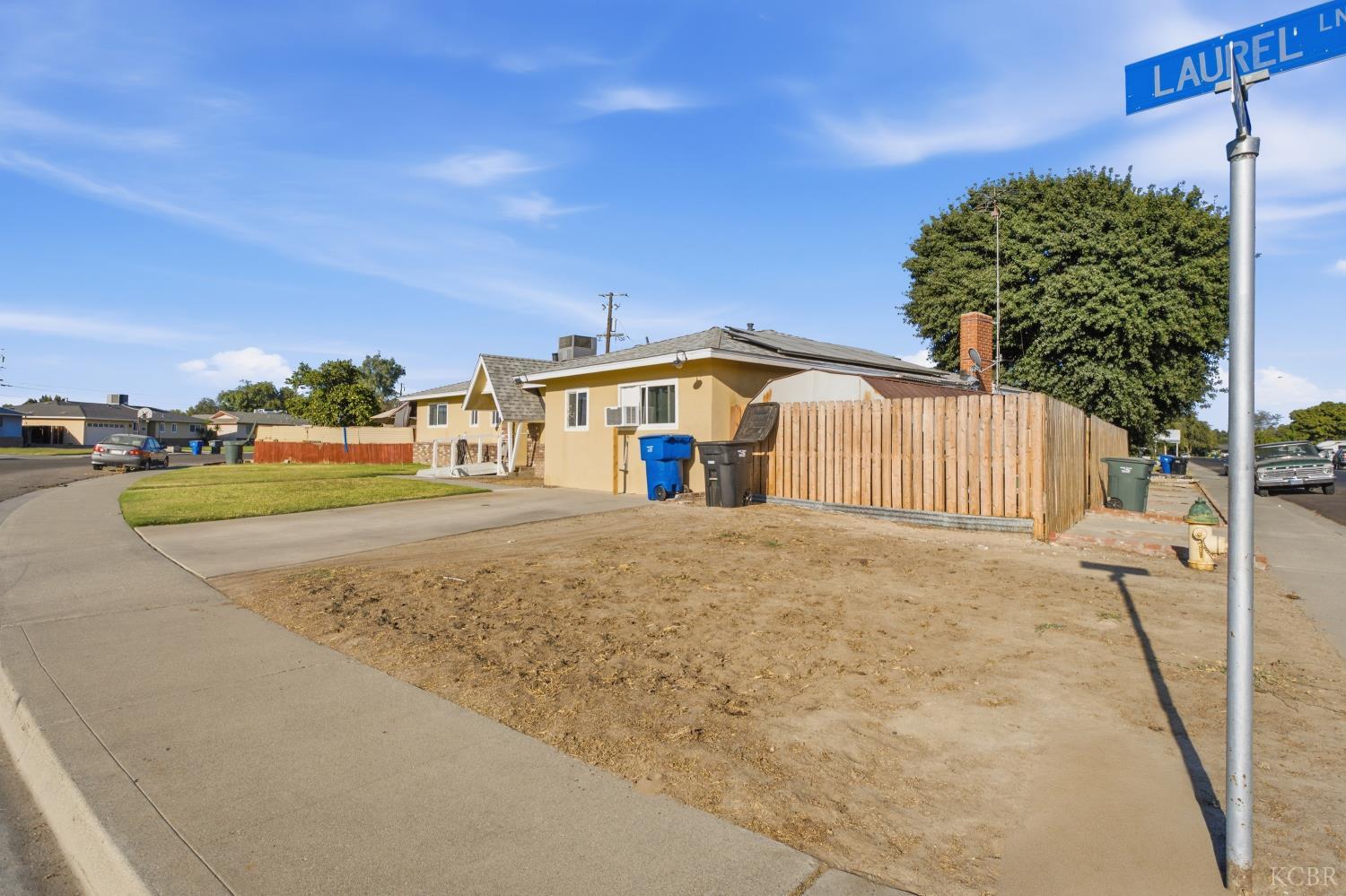 1155 Laurel Ln, Lemoore, CA 93245