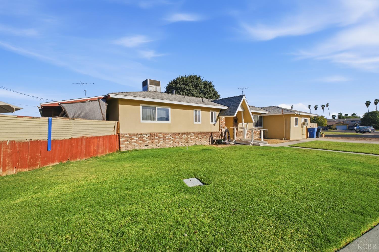 1155 Laurel Ln, Lemoore, CA 93245
