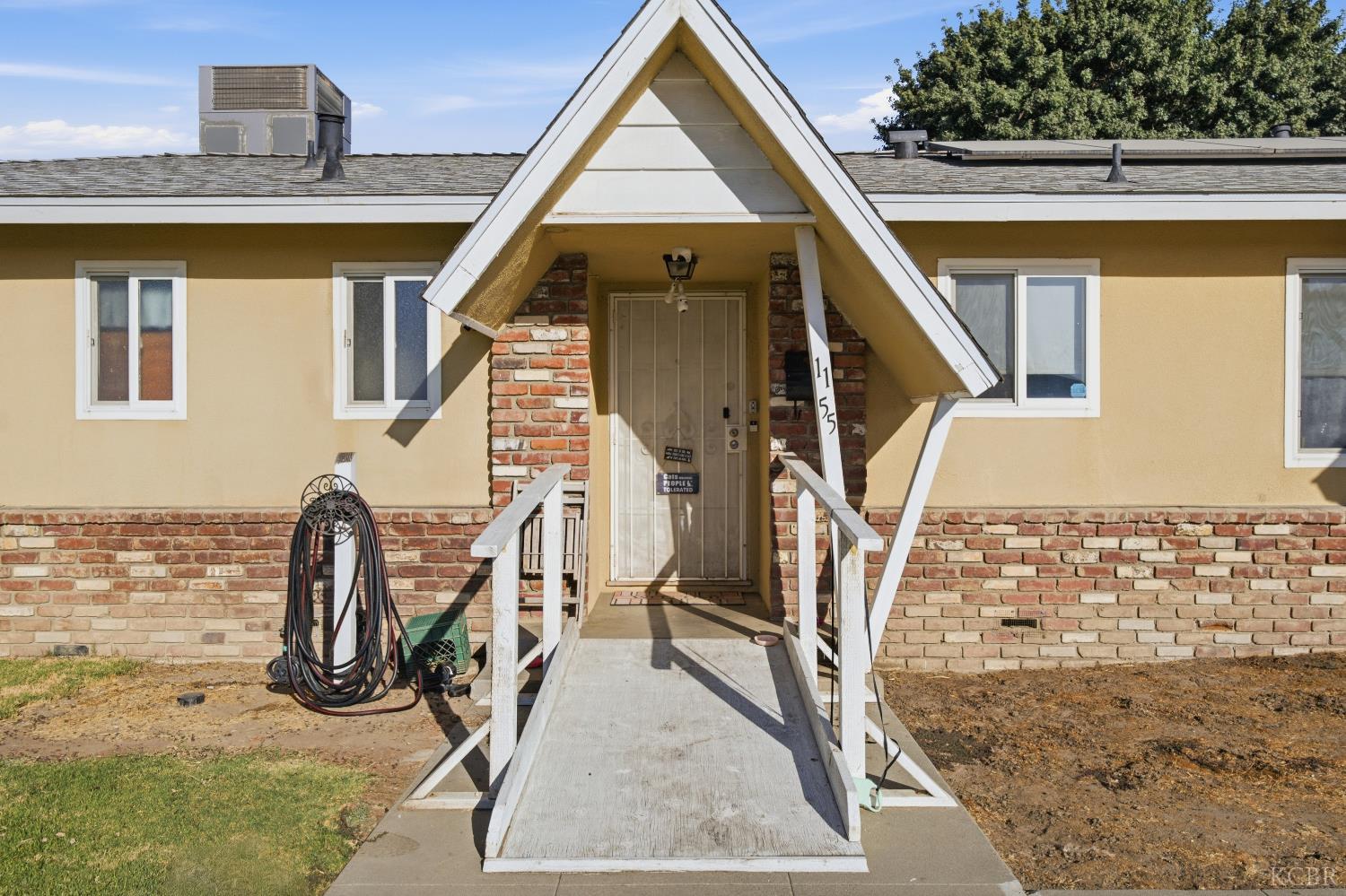 1155 Laurel Ln, Lemoore, CA 93245