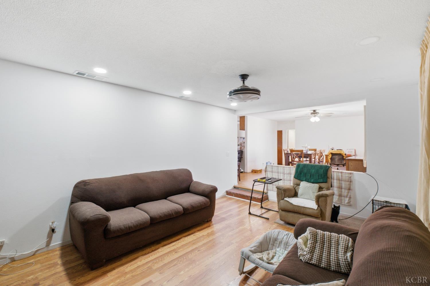 1155 Laurel Ln, Lemoore, CA 93245