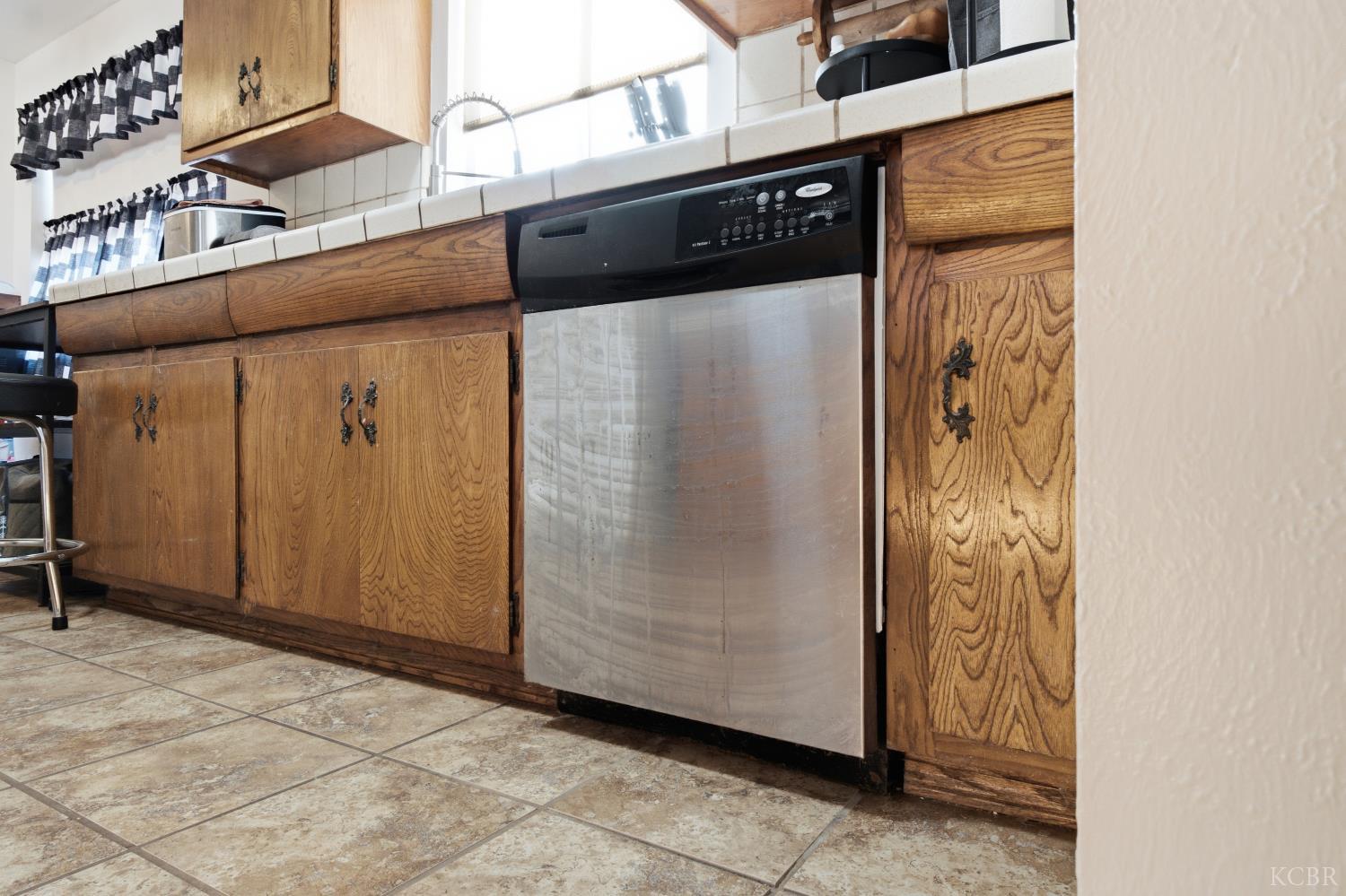1155 Laurel Ln, Lemoore, CA 93245