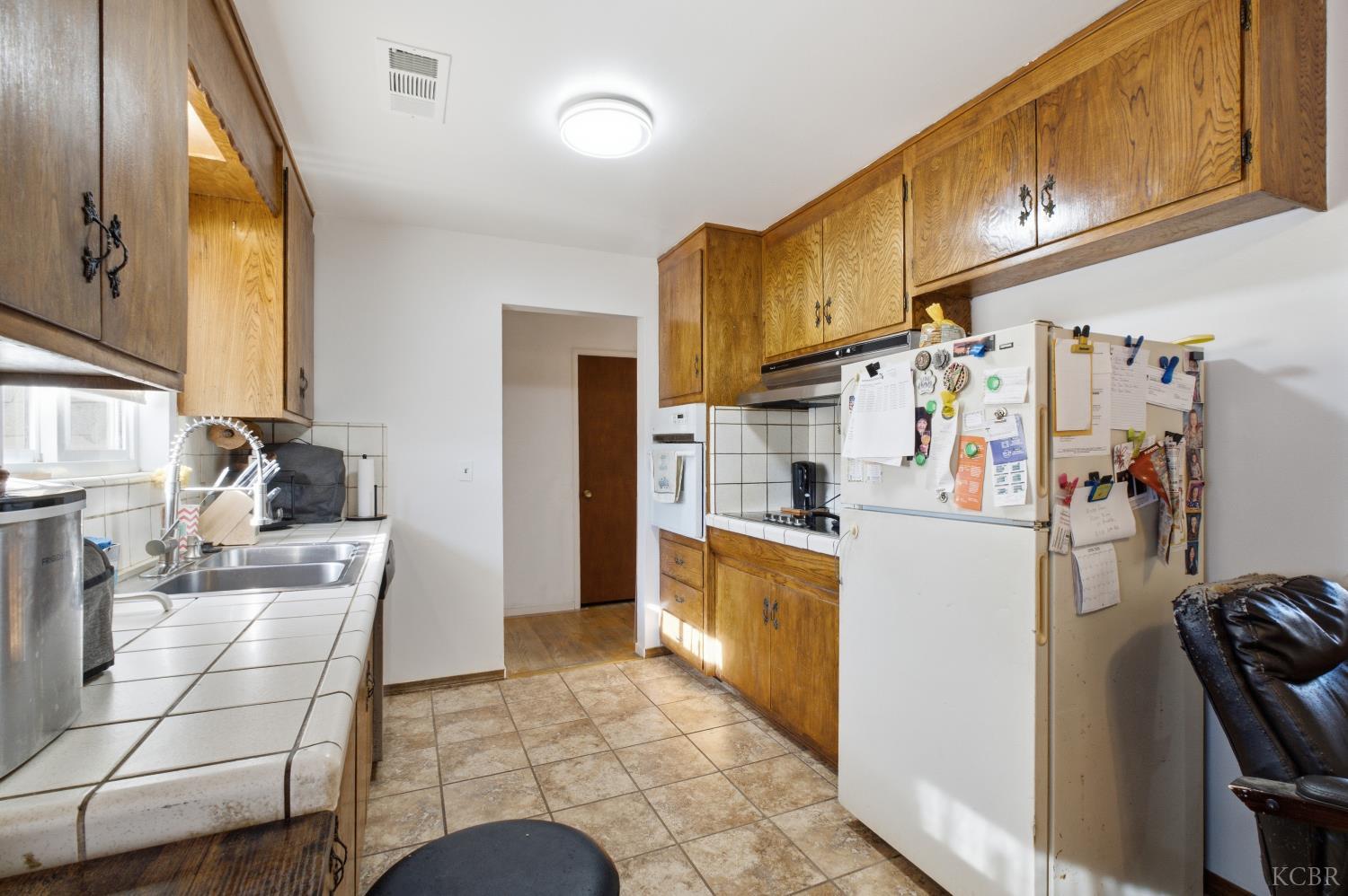 1155 Laurel Ln, Lemoore, CA 93245