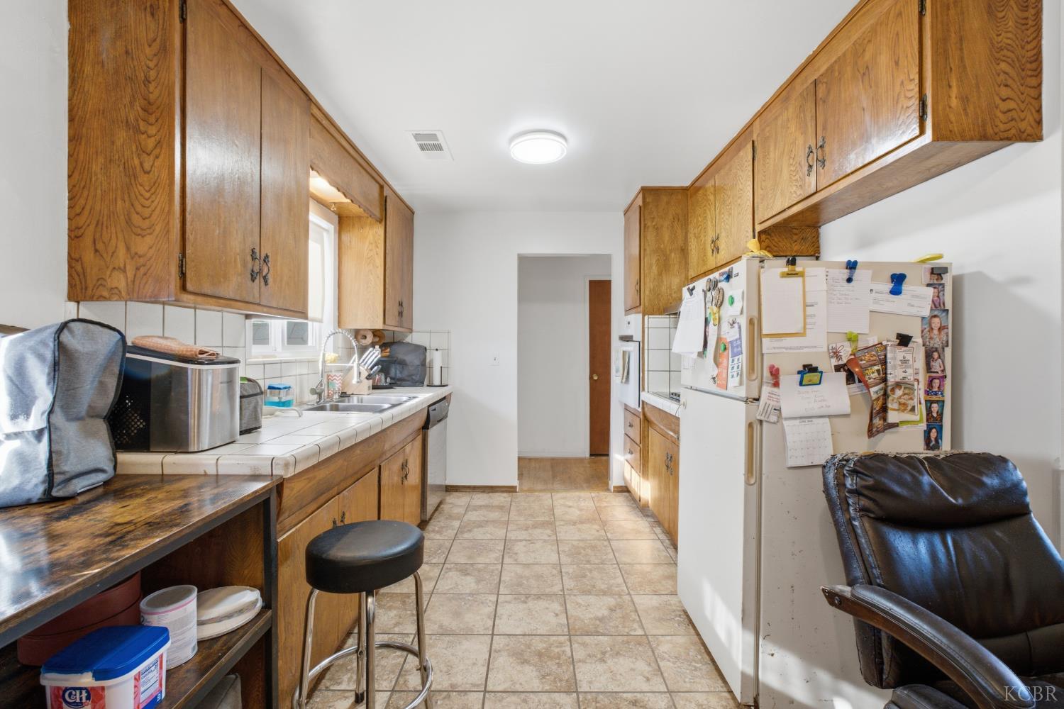 1155 Laurel Ln, Lemoore, CA 93245