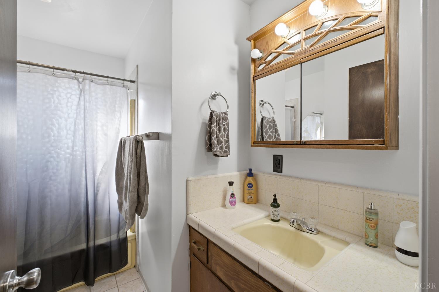 1155 Laurel Ln, Lemoore, CA 93245