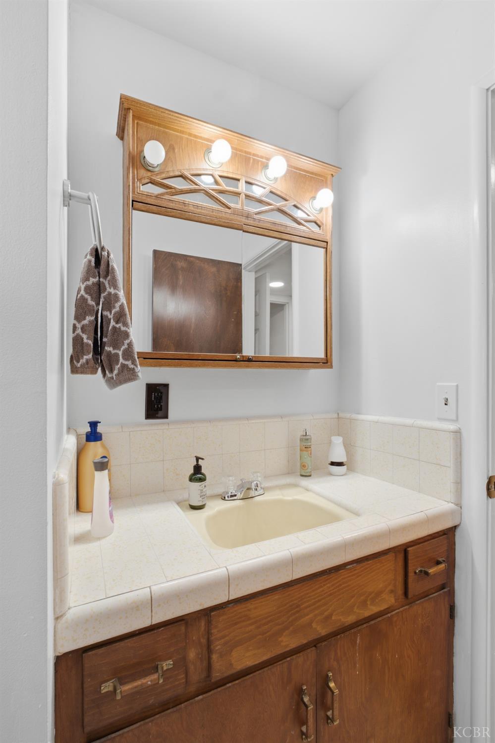 1155 Laurel Ln, Lemoore, CA 93245