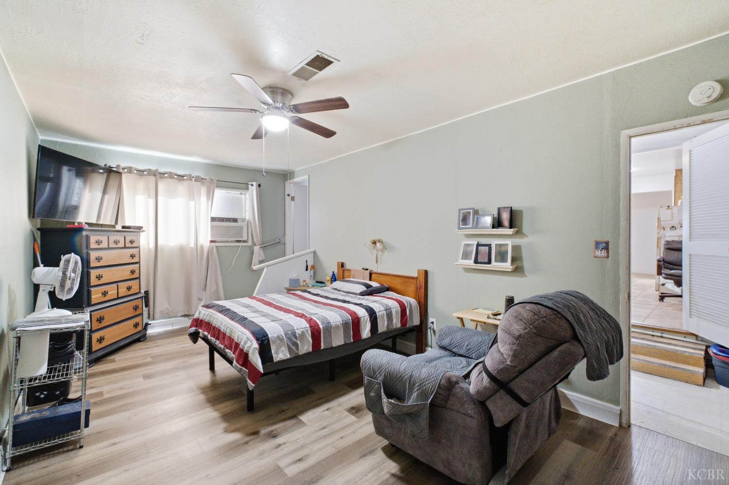 1155 Laurel Ln, Lemoore, CA 93245