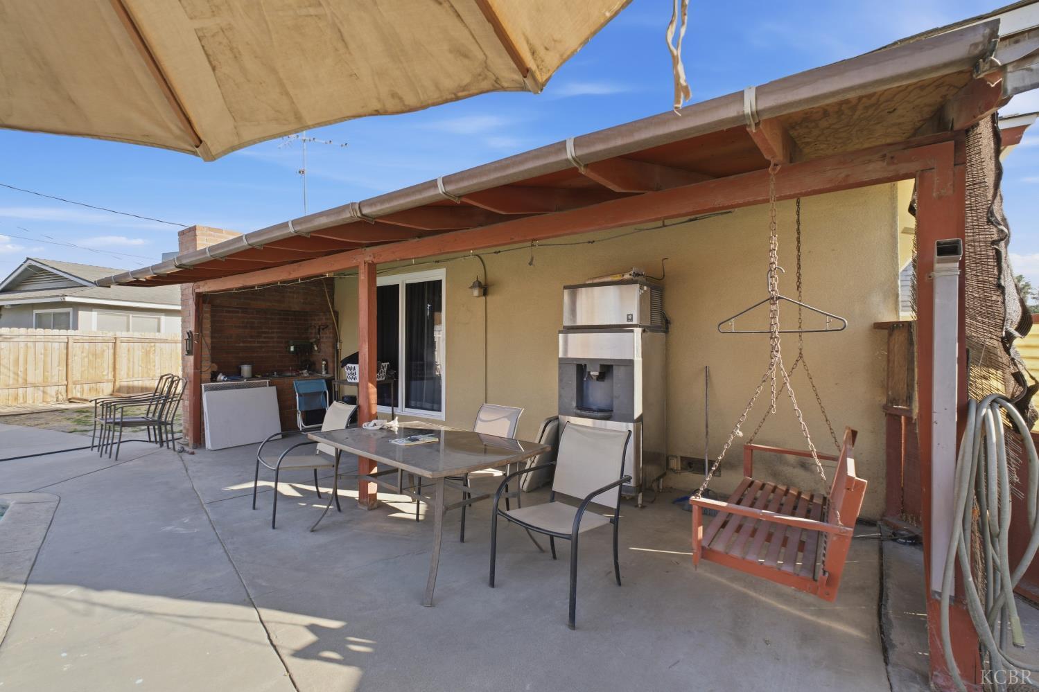 1155 Laurel Ln, Lemoore, CA 93245