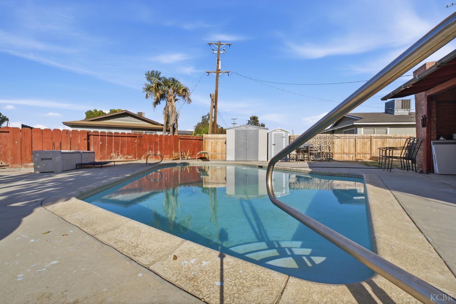 1155 Laurel Ln, Lemoore, CA 93245
