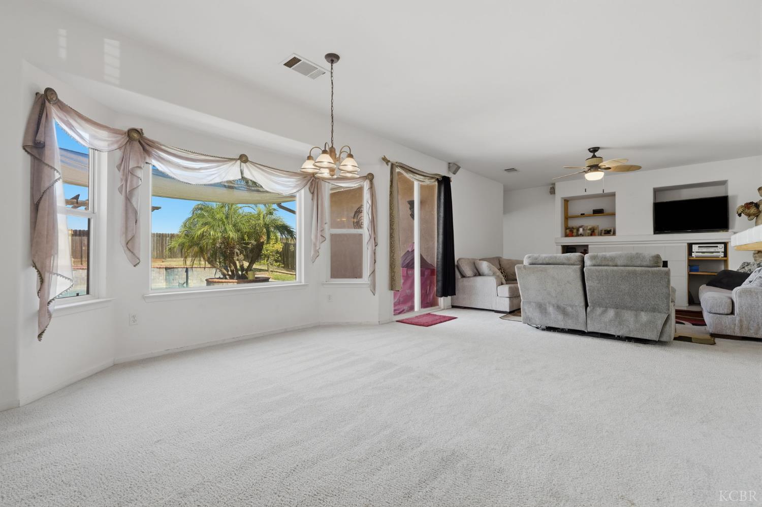 1150 Mission Dr, Lemoore, CA 93245