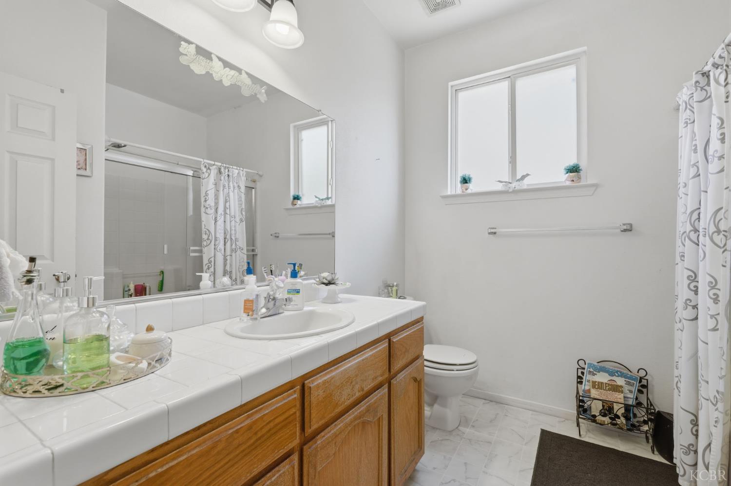 1150 Mission Dr, Lemoore, CA 93245