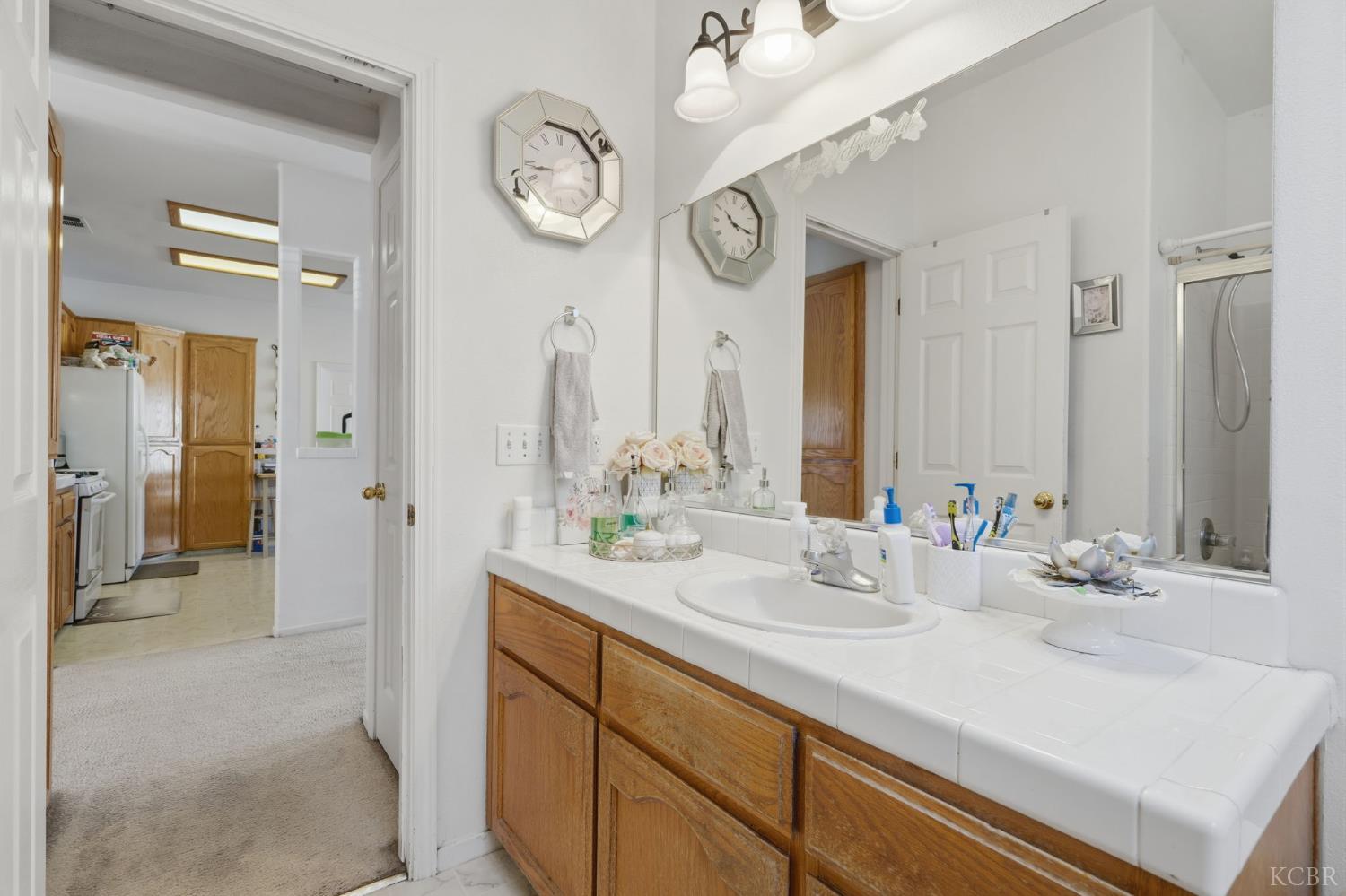 1150 Mission Dr, Lemoore, CA 93245