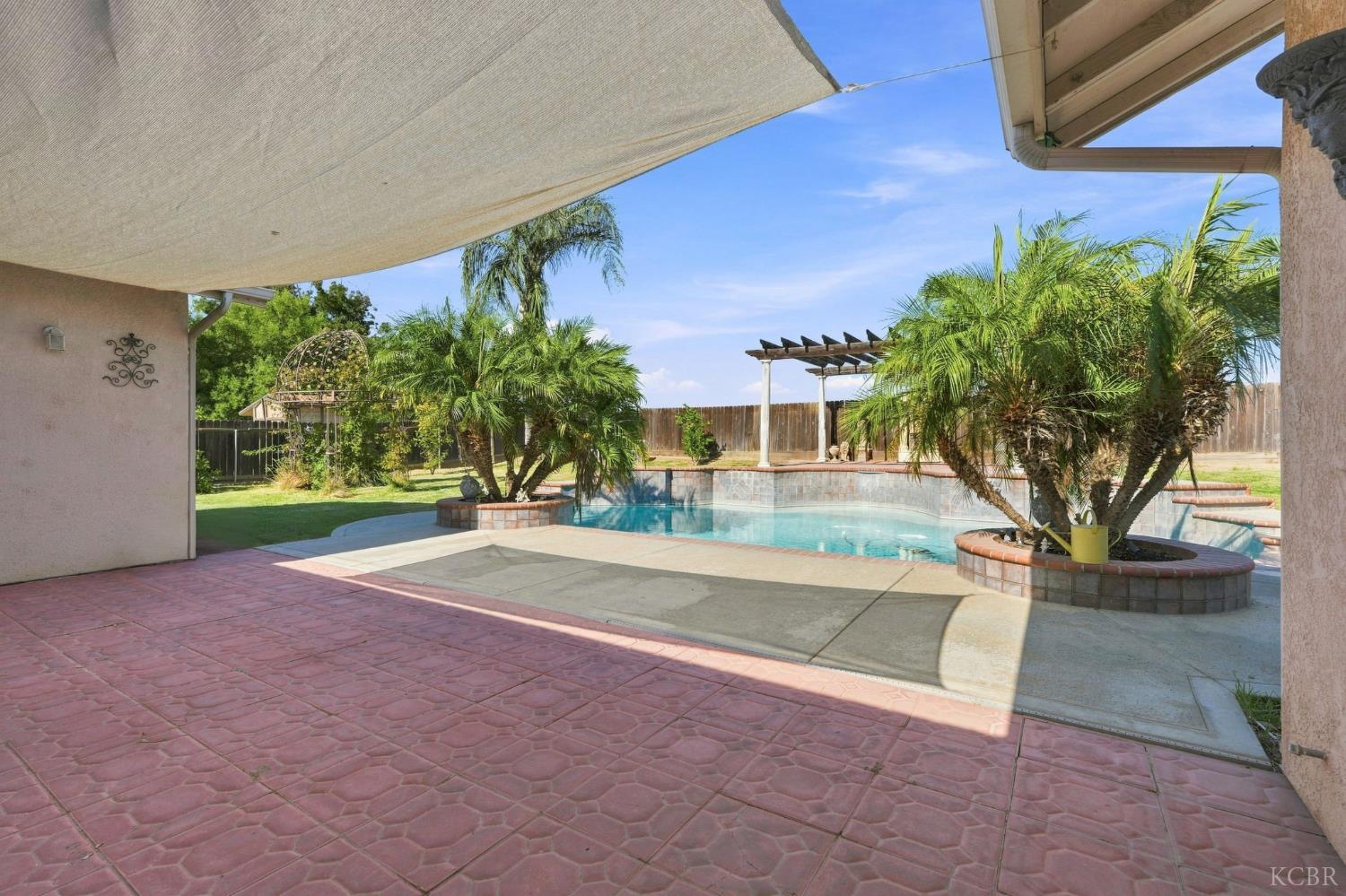 1150 Mission Dr, Lemoore, CA 93245