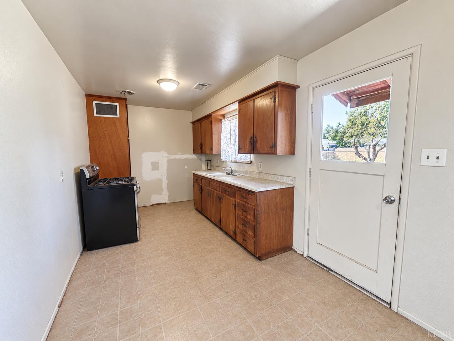 180 E Warner Ave, Fresno, CA 93710