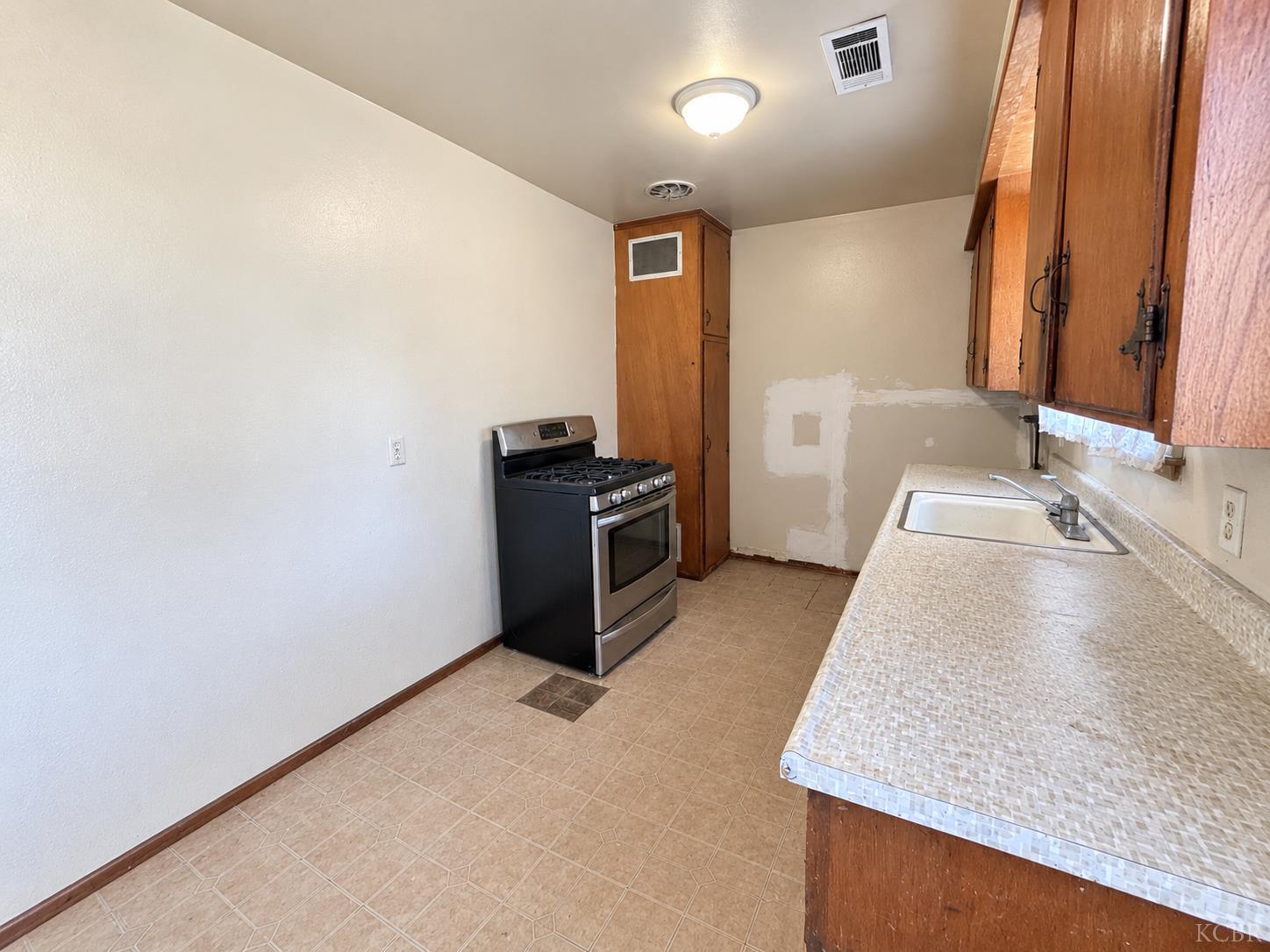 180 E Warner Ave, Fresno, CA 93710