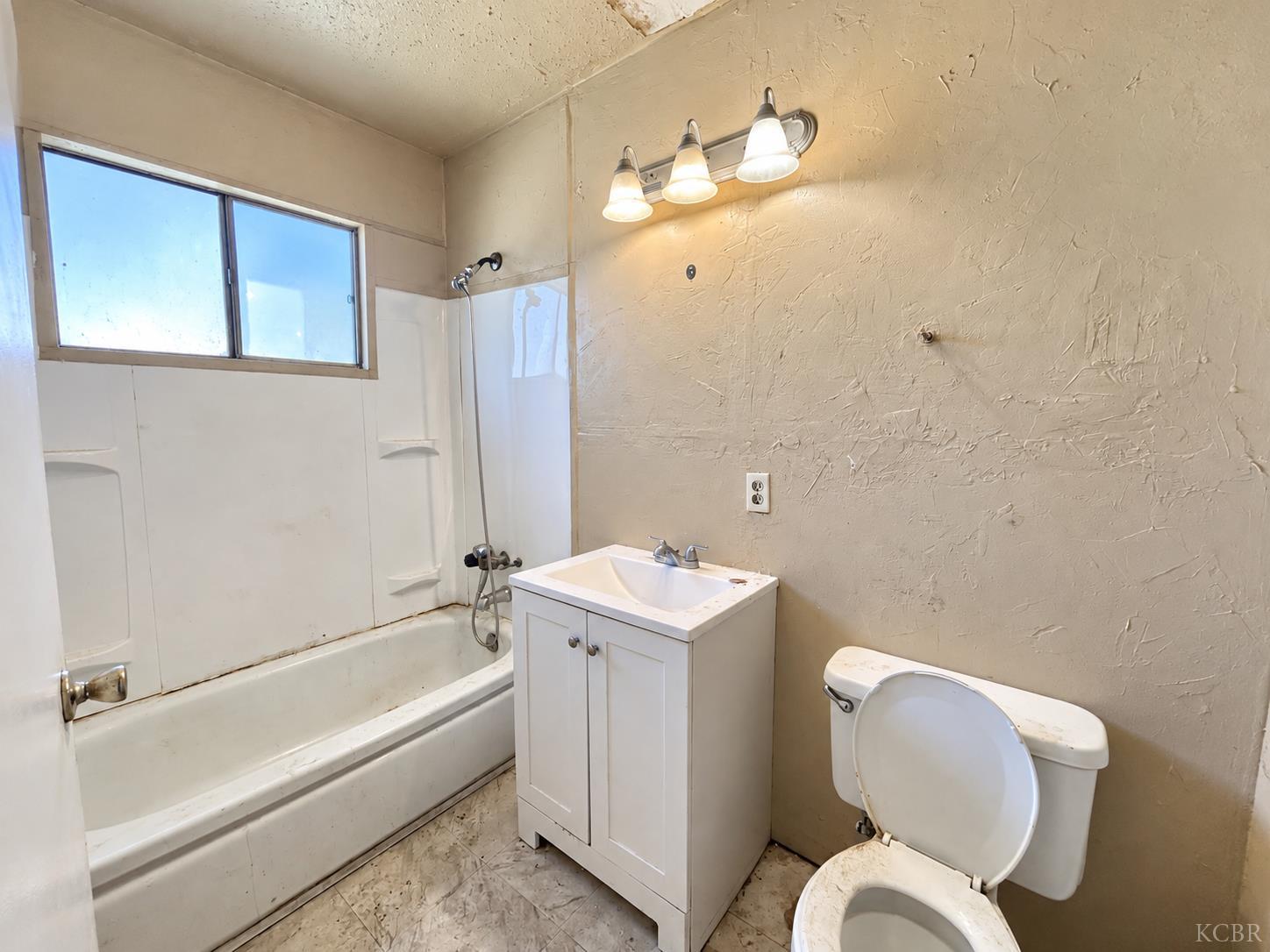 180 E Warner Ave, Fresno, CA 93710
