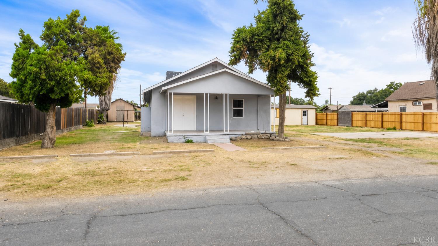13857 6th St, Armona, CA 93212