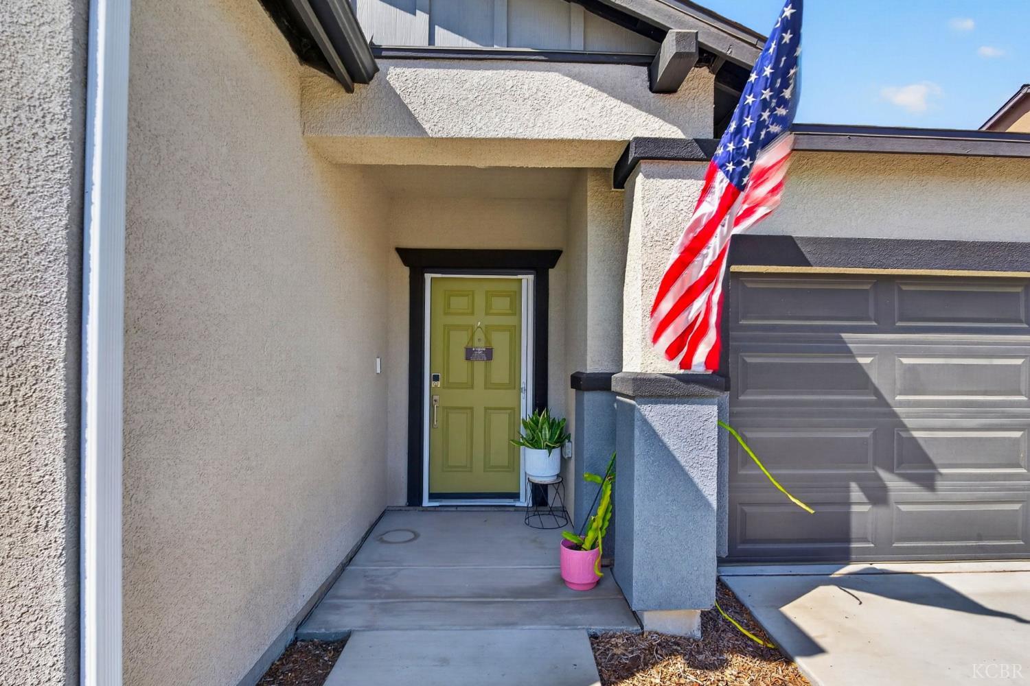 1768 W Graham St, Hanford, CA 93230