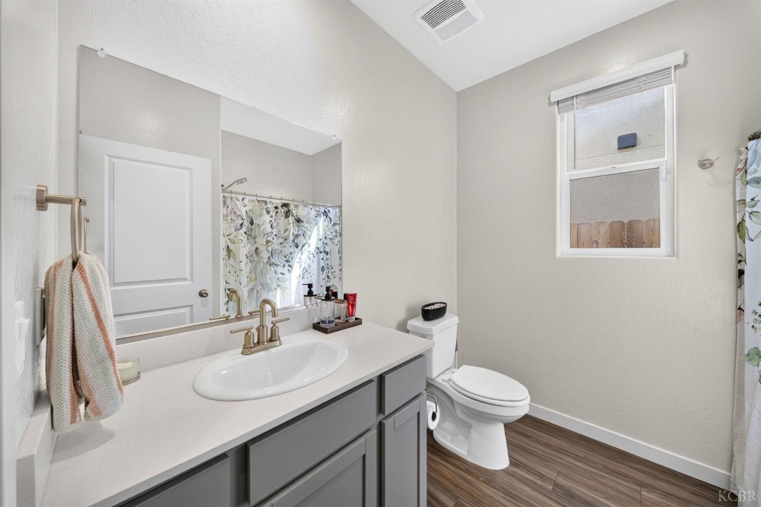 1768 W Graham St, Hanford, CA 93230