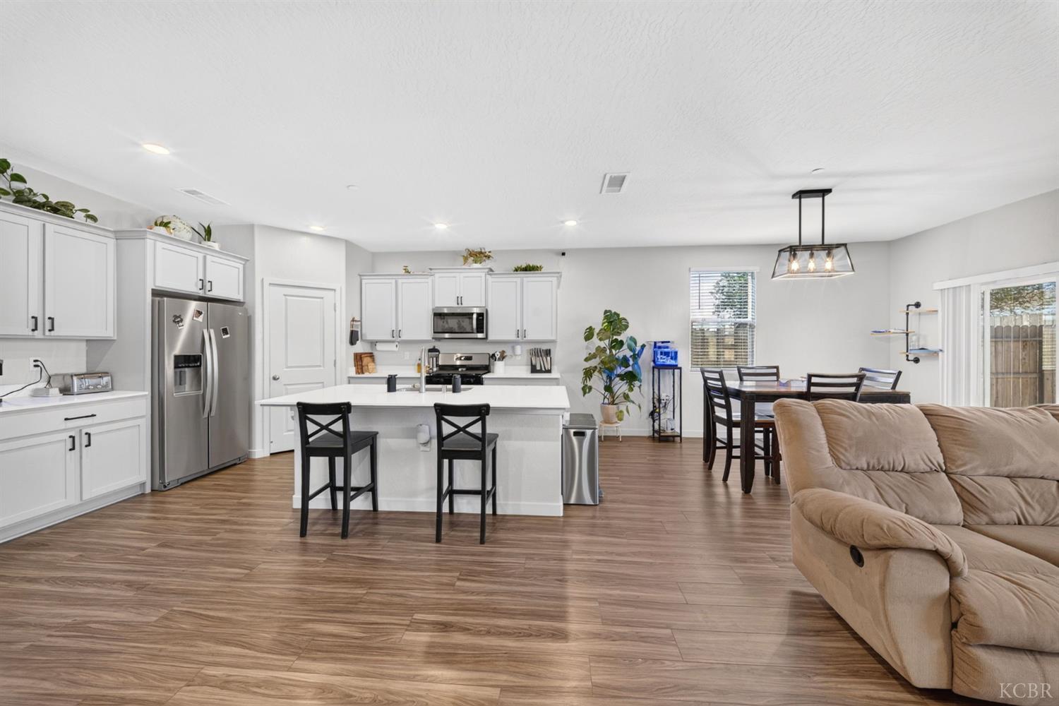 1768 W Graham St, Hanford, CA 93230