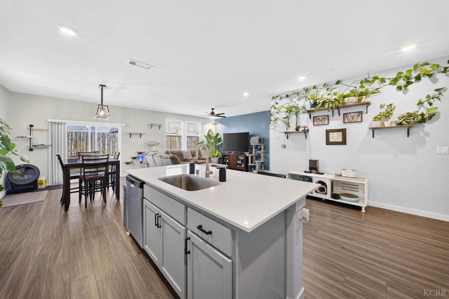 1768 W Graham St, Hanford, CA 93230