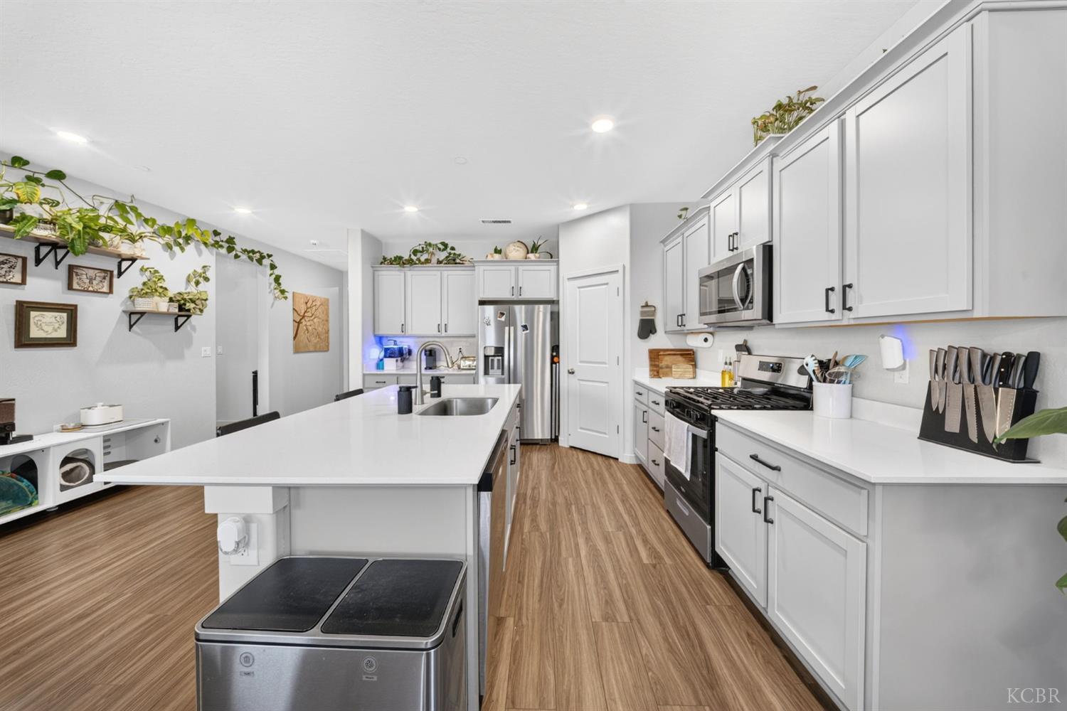 1768 W Graham St, Hanford, CA 93230
