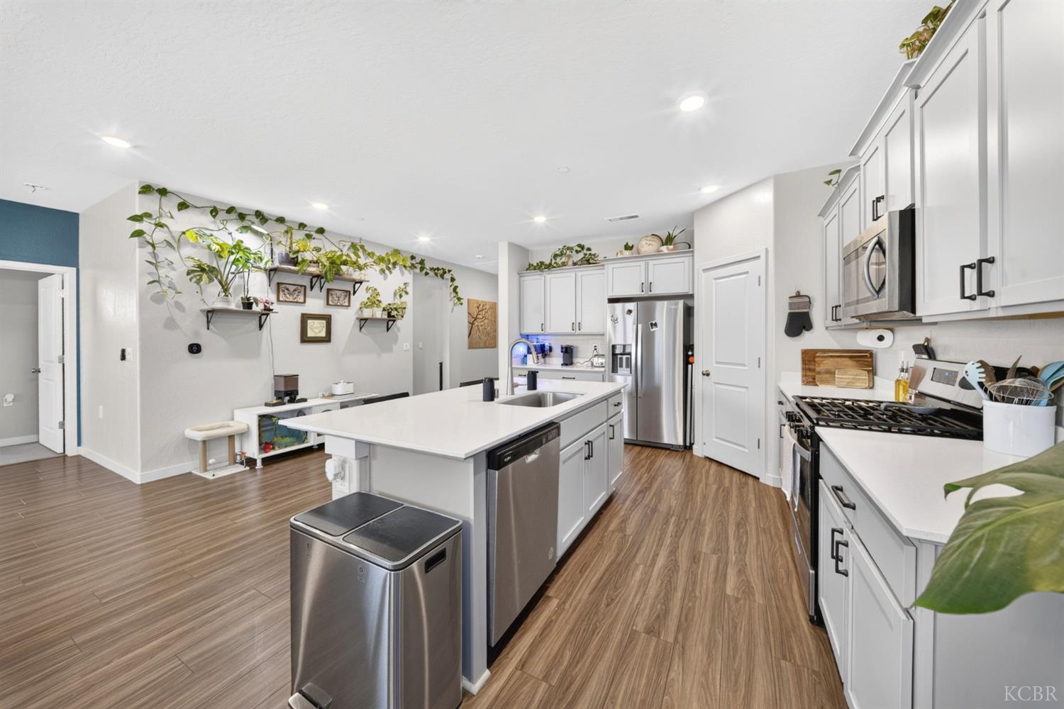 1768 W Graham St, Hanford, CA 93230