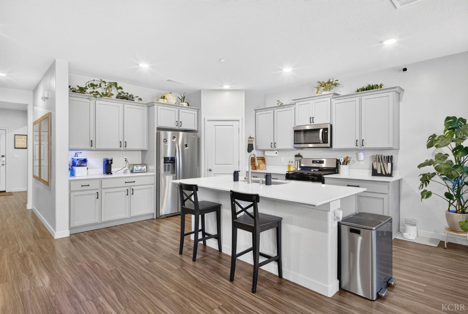 1768 W Graham St, Hanford, CA 93230