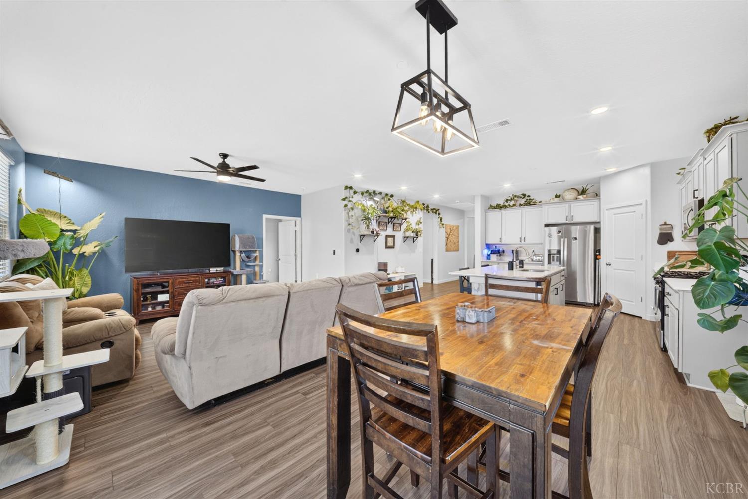 1768 W Graham St, Hanford, CA 93230
