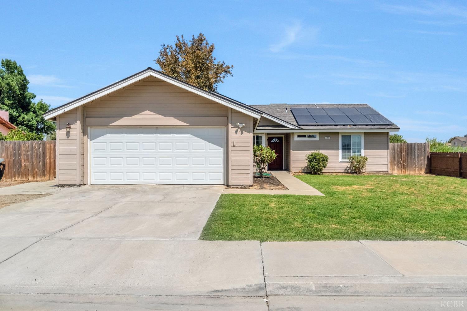 1050 Cherry Ln, Lemoore, CA 93245