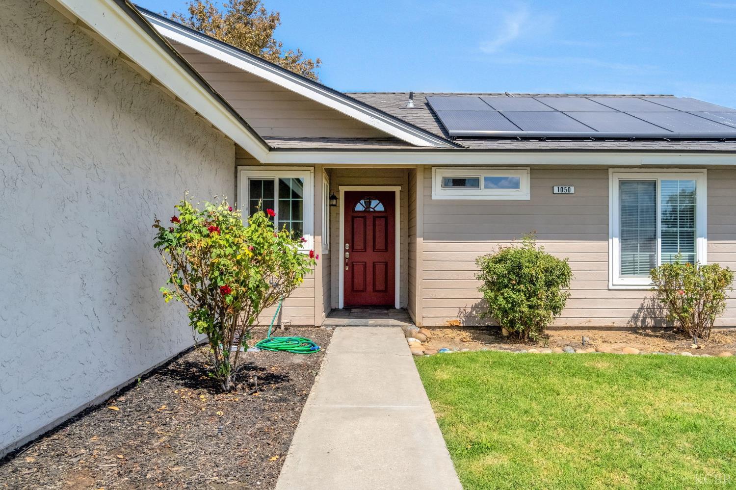 1050 Cherry Ln, Lemoore, CA 93245