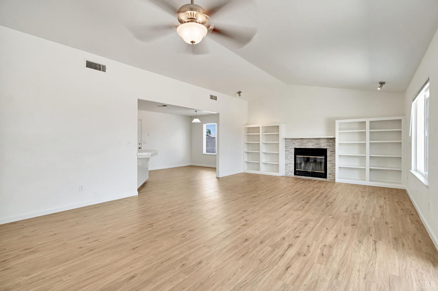 1050 Cherry Ln, Lemoore, CA 93245