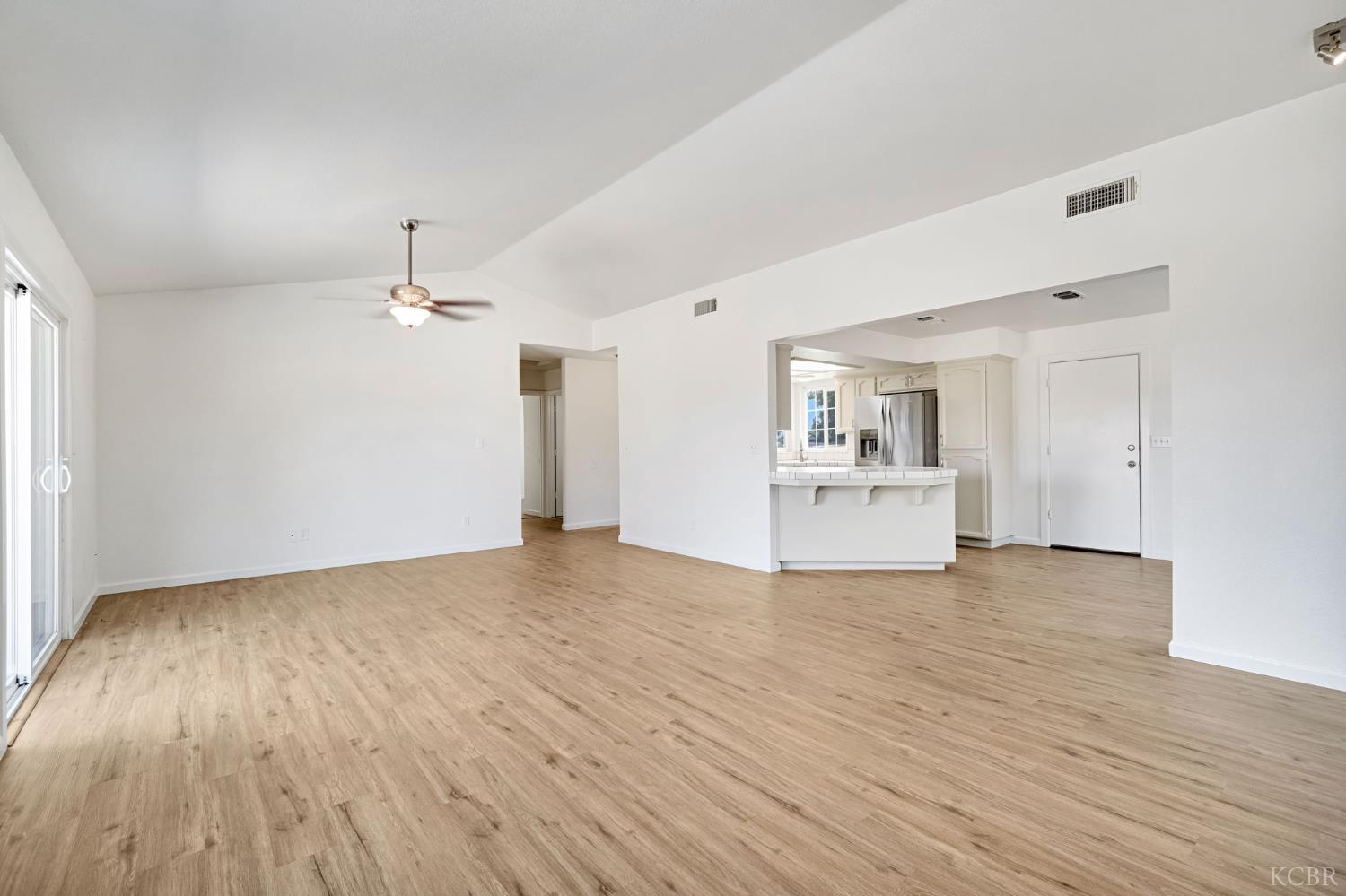 1050 Cherry Ln, Lemoore, CA 93245