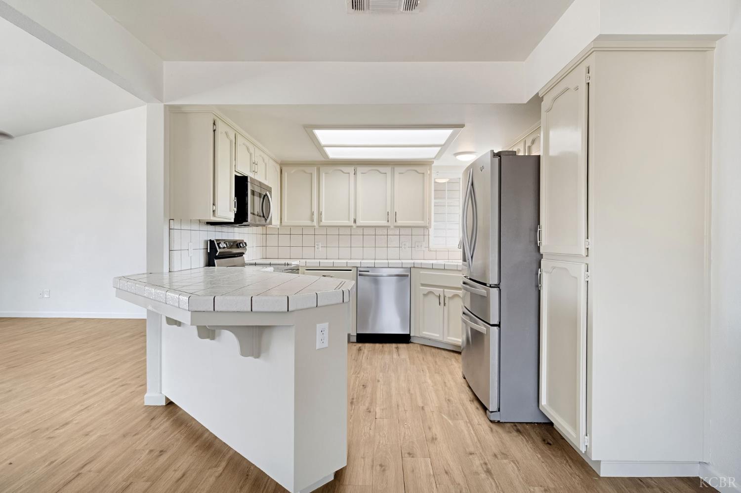 1050 Cherry Ln, Lemoore, CA 93245