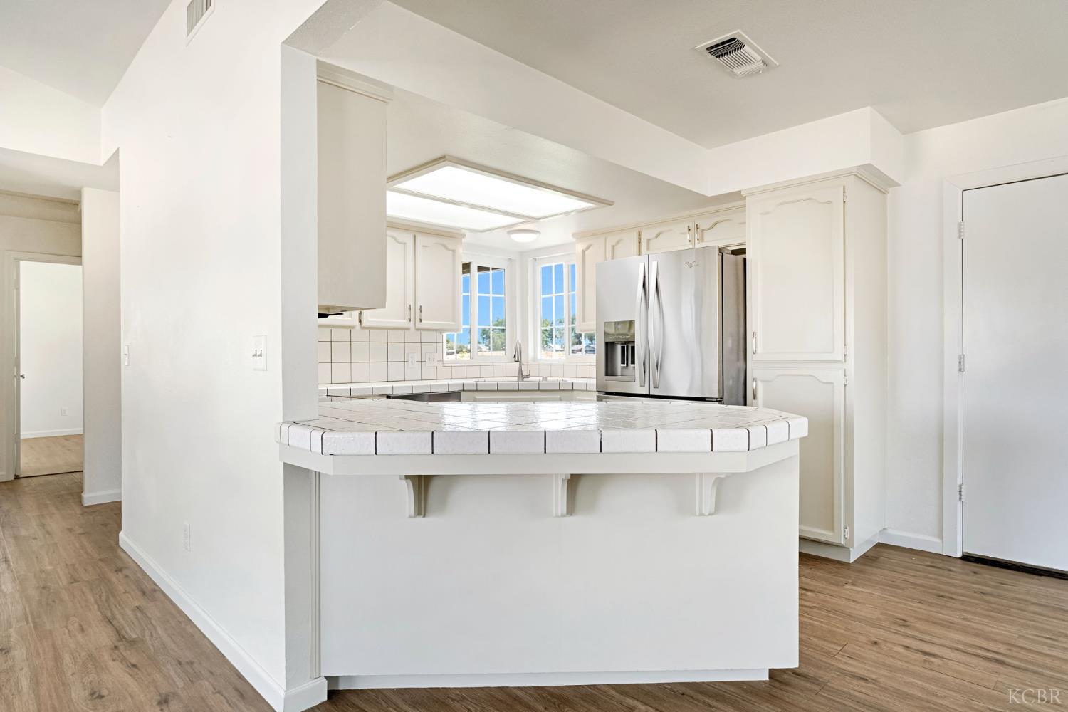1050 Cherry Ln, Lemoore, CA 93245