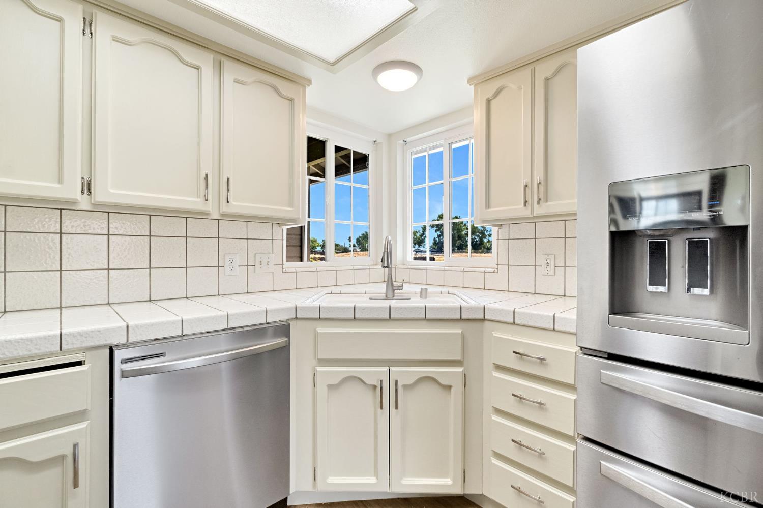 1050 Cherry Ln, Lemoore, CA 93245