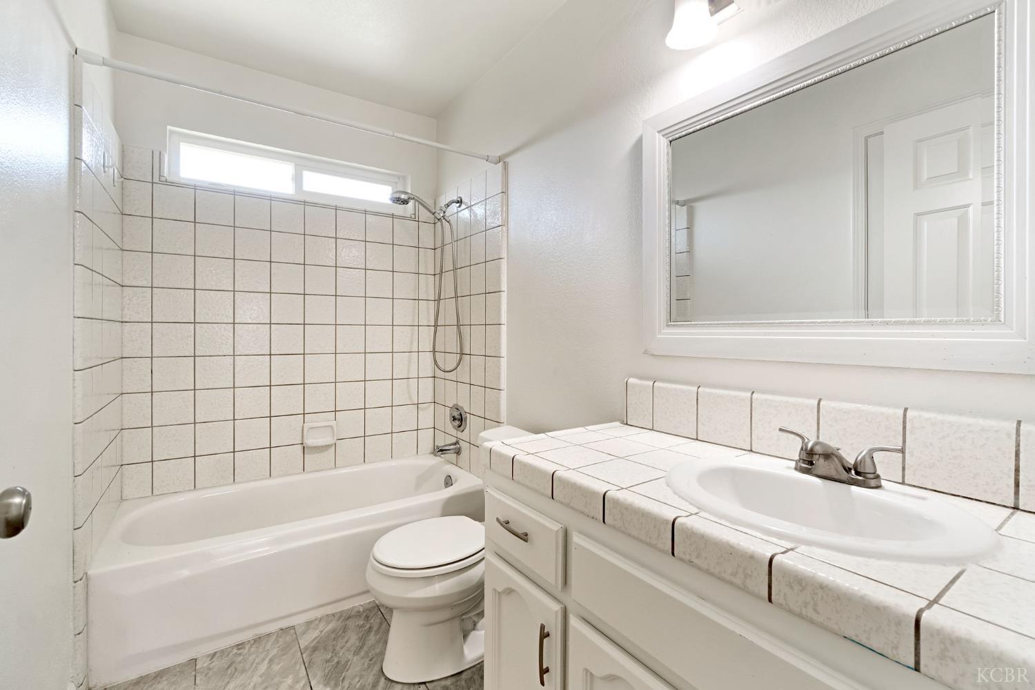 1050 Cherry Ln, Lemoore, CA 93245
