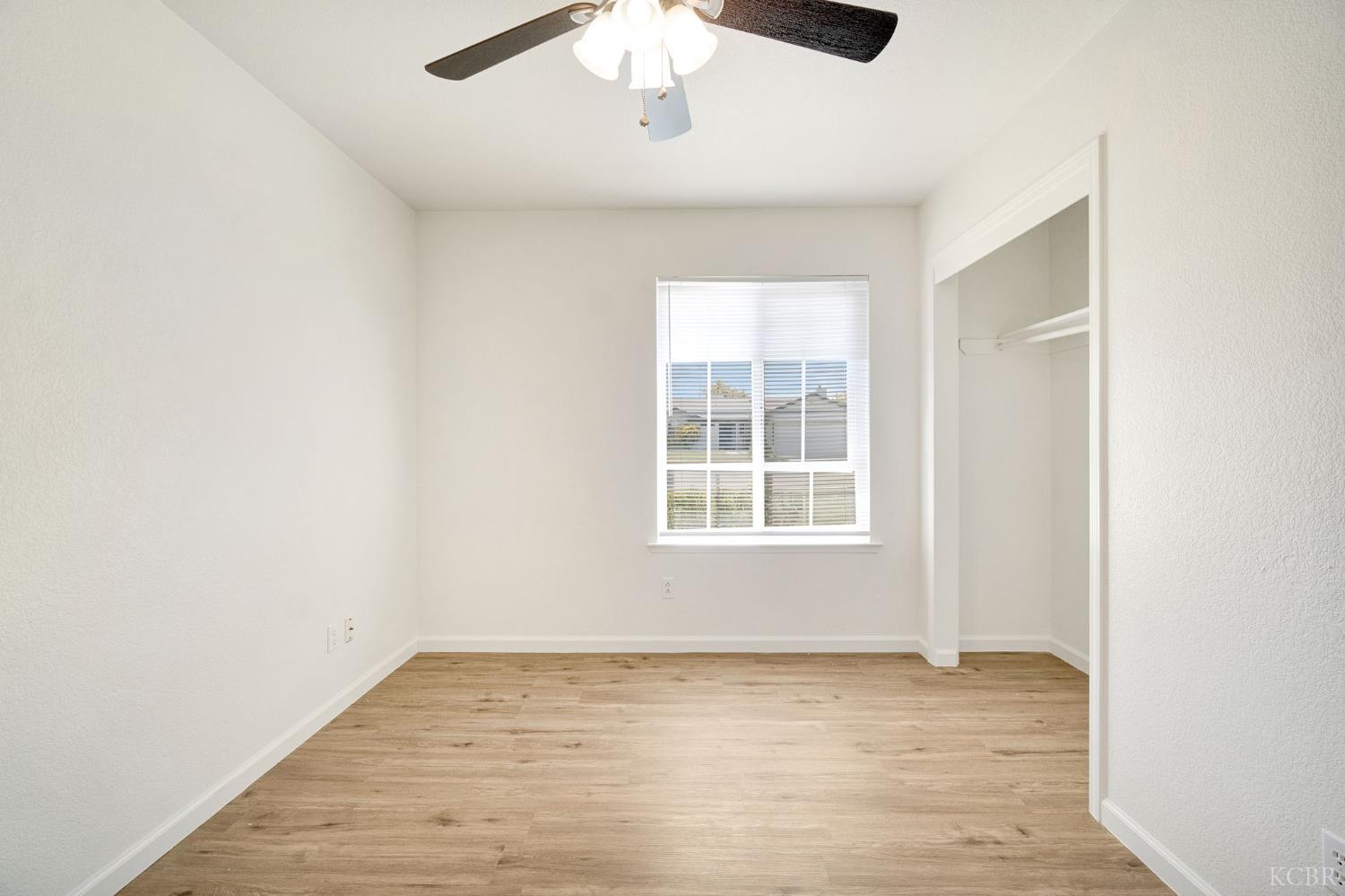 1050 Cherry Ln, Lemoore, CA 93245