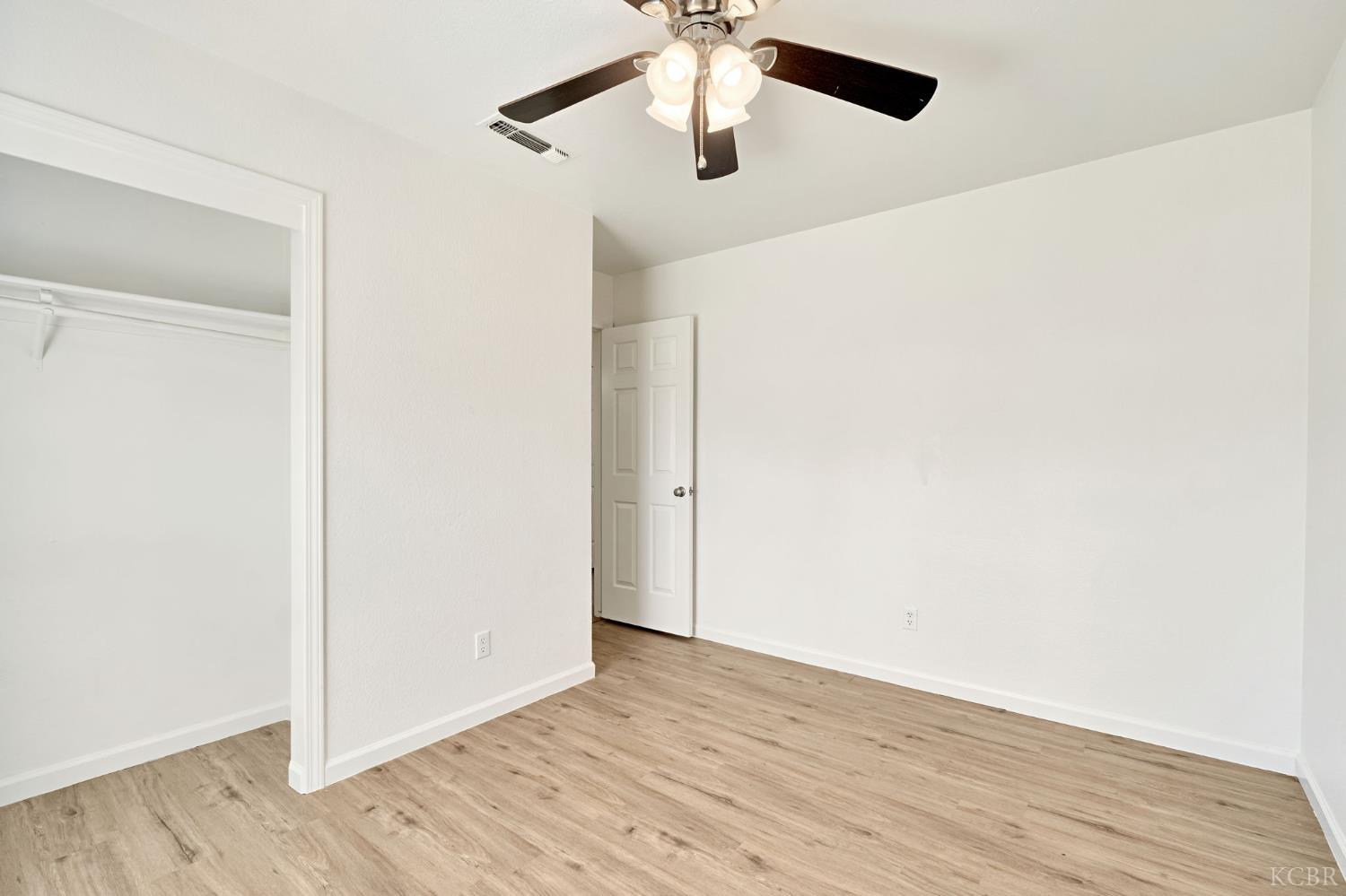 1050 Cherry Ln, Lemoore, CA 93245