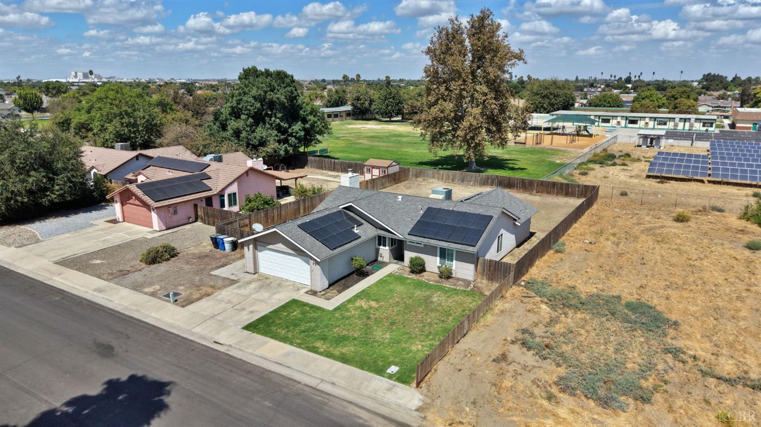 1050 Cherry Ln, Lemoore, CA 93245