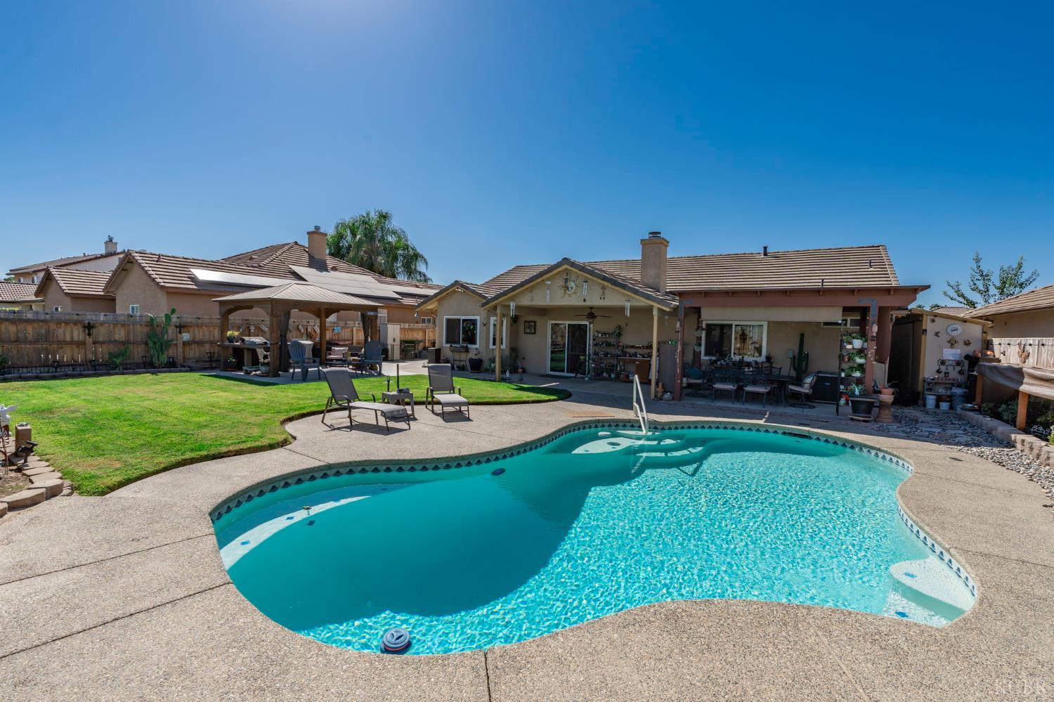 2108 Franklin Way, Hanford, CA 93230