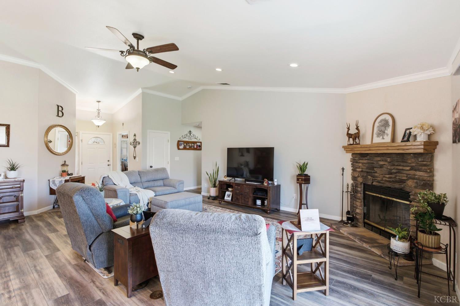 2108 Franklin Way, Hanford, CA 93230