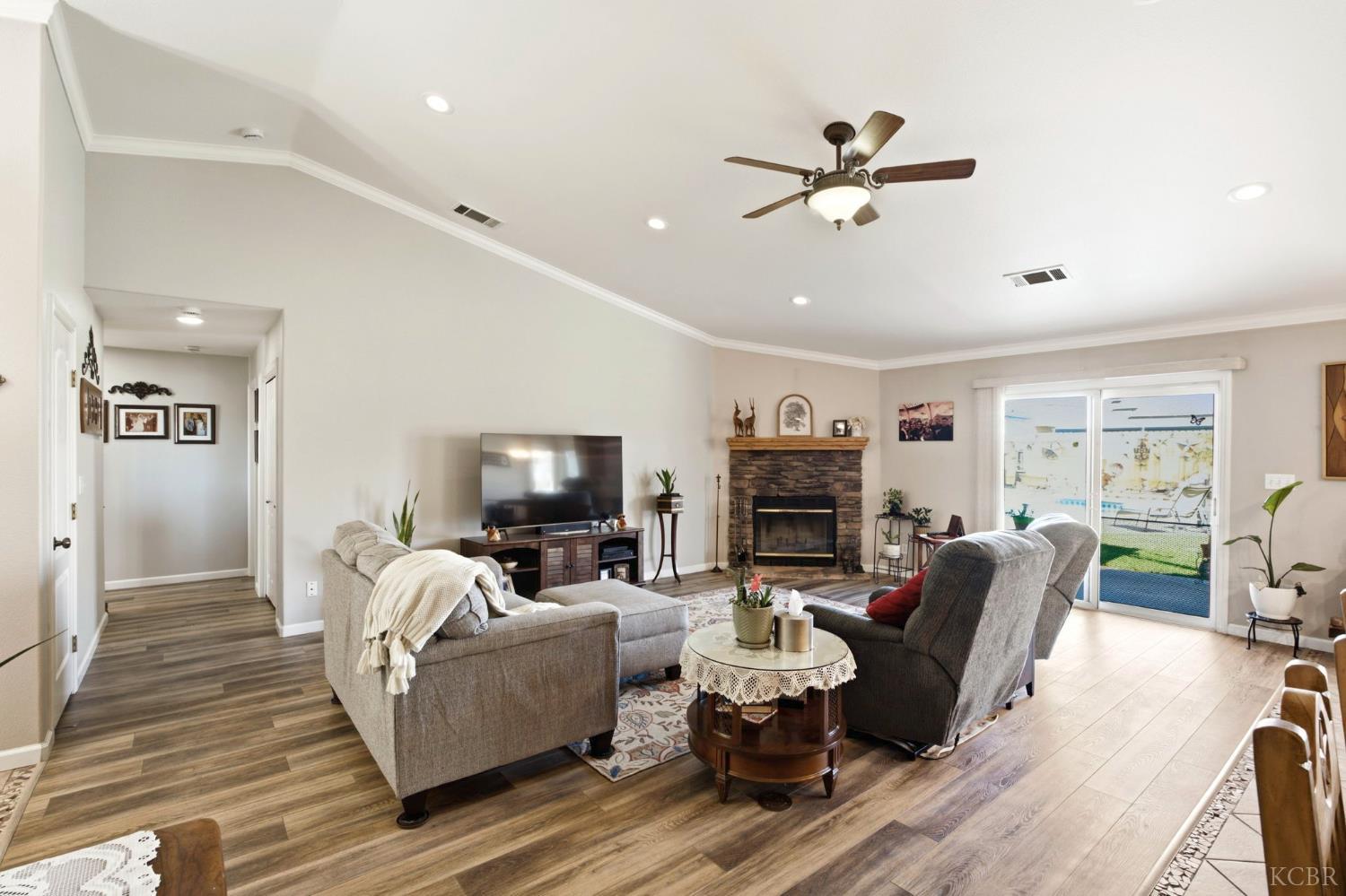 2108 Franklin Way, Hanford, CA 93230